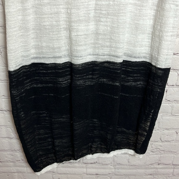 Left of Center for Anthropologie Sleeveless Shadow Striped Tunic - Picture 8 of 13